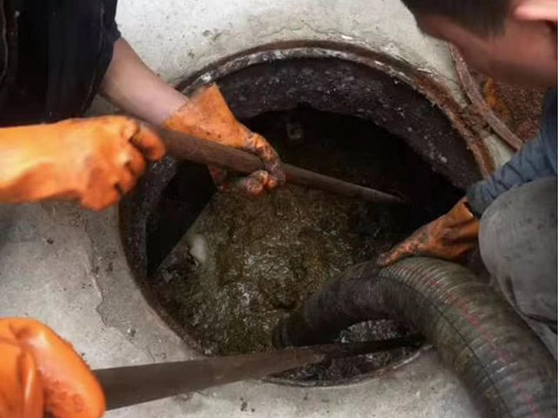 延吉清理化粪池时如何避免沼气的危害?